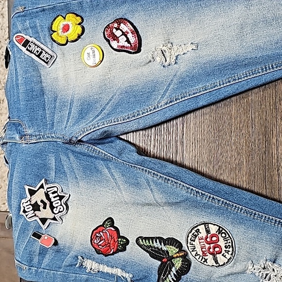Indigo Rein Juniors' Patch Ripped Skinny Ankle Jeans Fun Patches & Pins  Size 3 - Picture 4 of 17